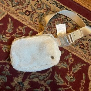 Lululemon Sherpa belt bag. New, never been worn. Tags on.